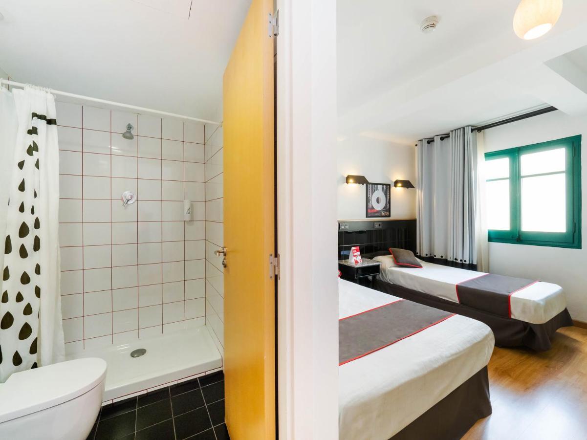 Hostal Athenas San Adrián de Besós Zewnętrze zdjęcie
