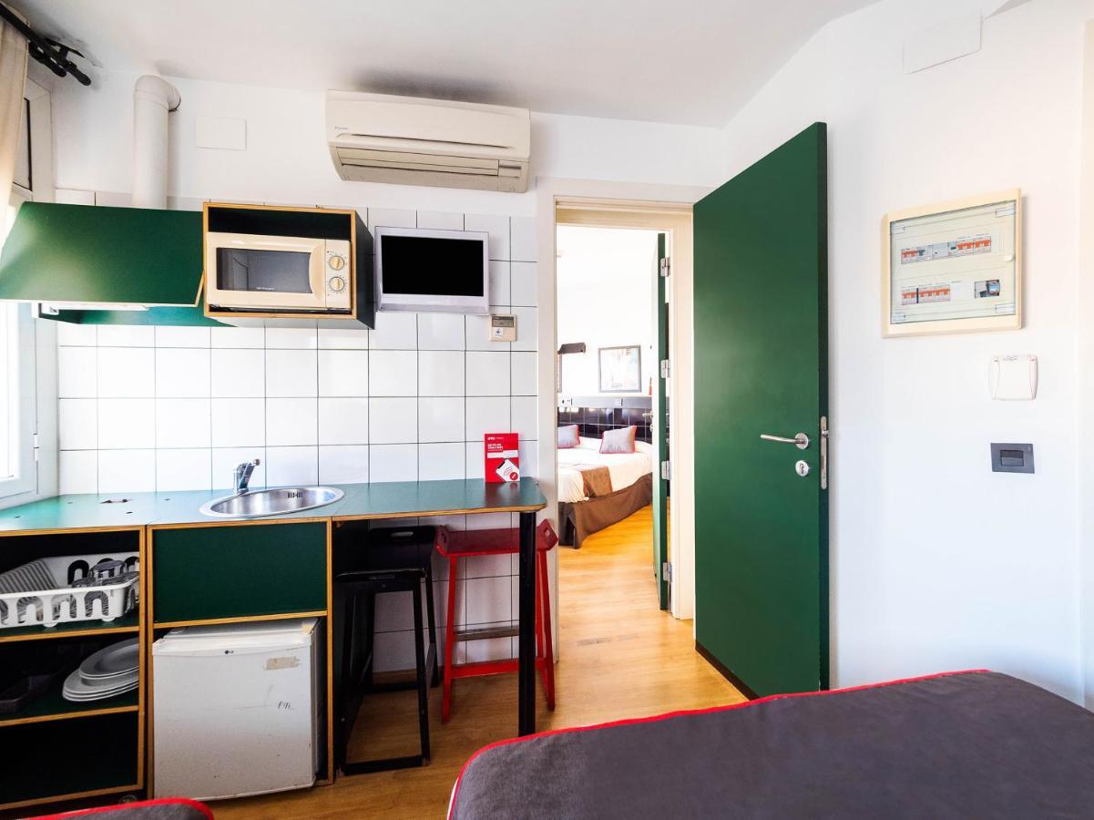 Hostal Athenas San Adrián de Besós Zewnętrze zdjęcie